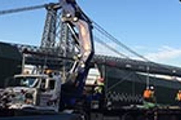 Trinchese boom crane lifting rebar